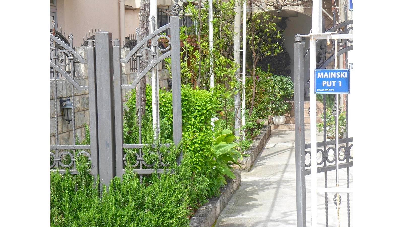 Apartmani Budva 10